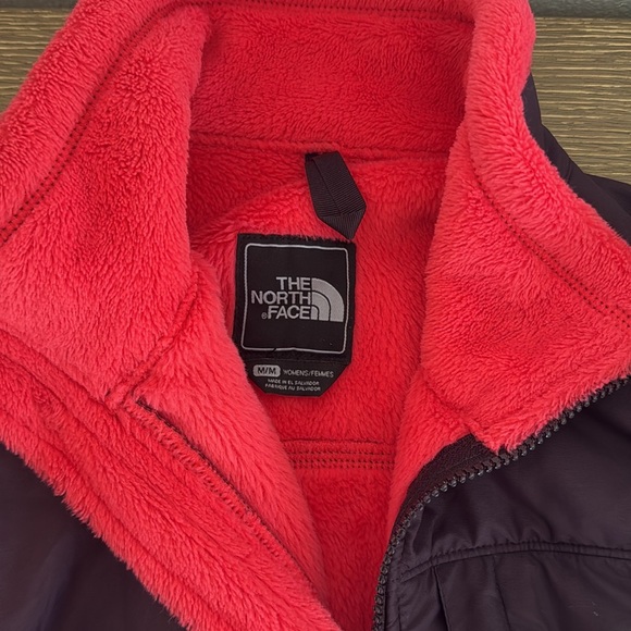 North face - Picture 2 of 4